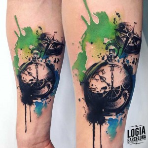 tatuaje_watercolor_cara_reloj_brujula_brazo_logia_barcelona_monika_ochman    
